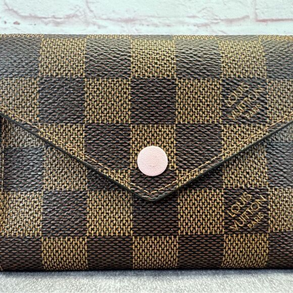 Louis Vuitton Damier Ebene Ballerine Victorine Wallet - Picture 2 of 14